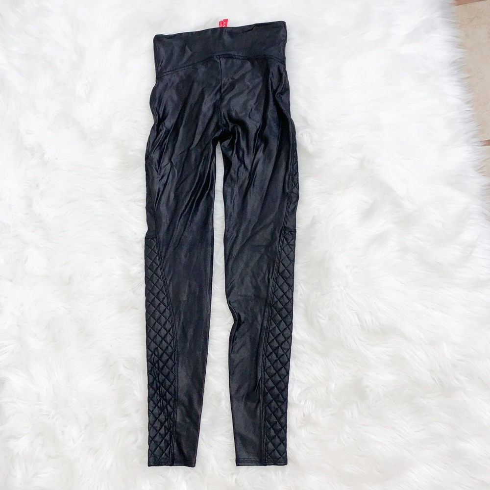 ⭐️⭐️SOLD⭐️⭐️Spanx Black Quilted Faux Leather Leggings S - Picture 7 of 11